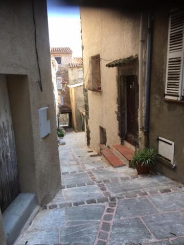 Logement Neuf Centre Du Village Aux Pieds Du Chateau Grimaud Ngoại thất bức ảnh